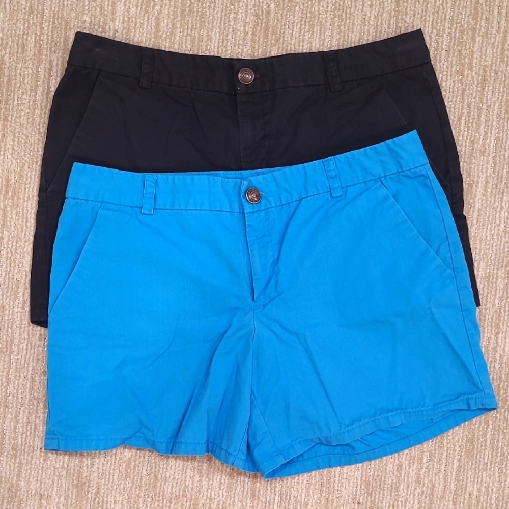 2 GAP shorts